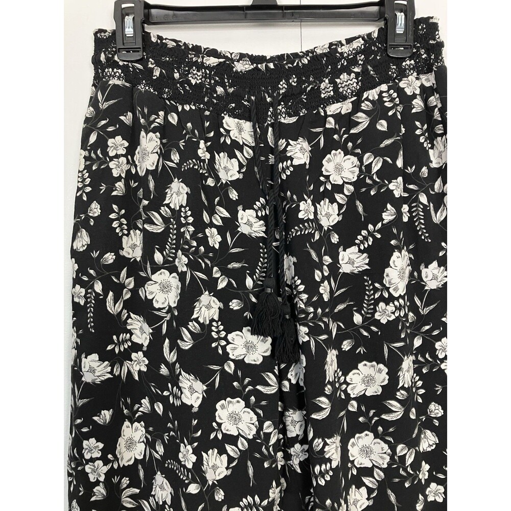 Aeropostale Womens Black White Floral Wide Leg Crop Capris Large NWOT - Picture 4 of 6
